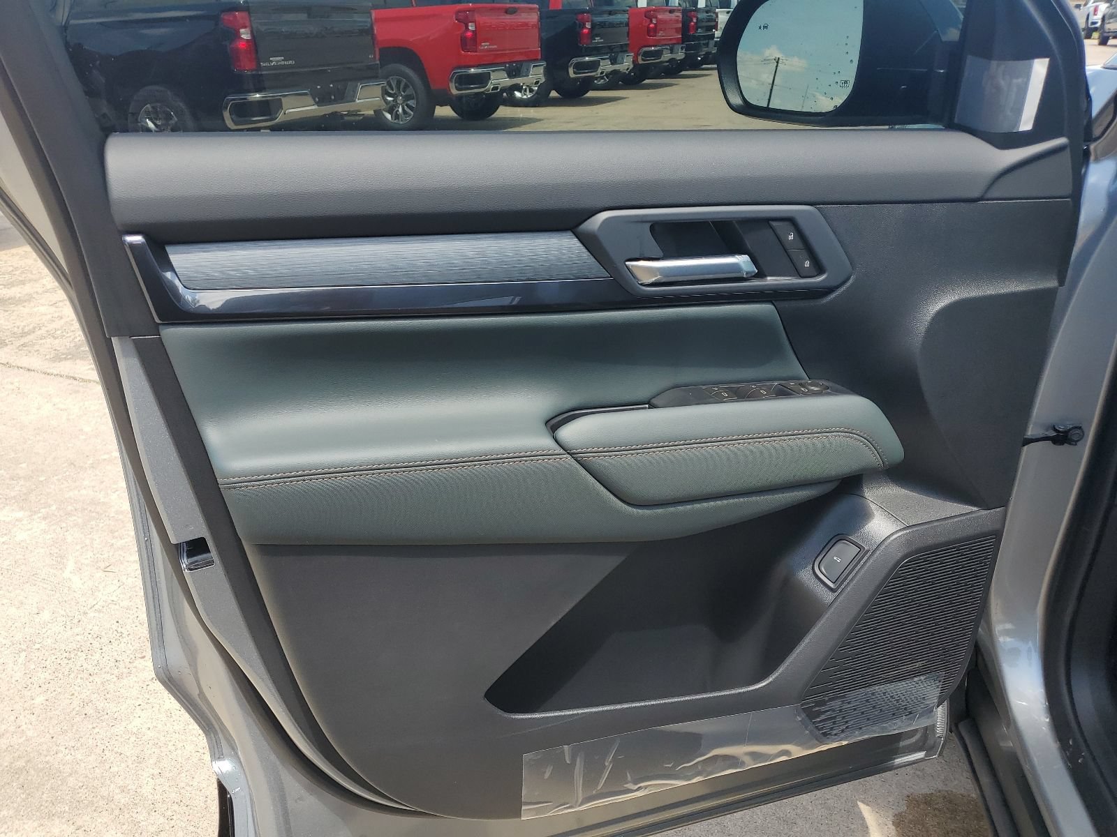 New 2026 GMC Terrain AT4 w/ Technology Package II AWD/4WD image 17