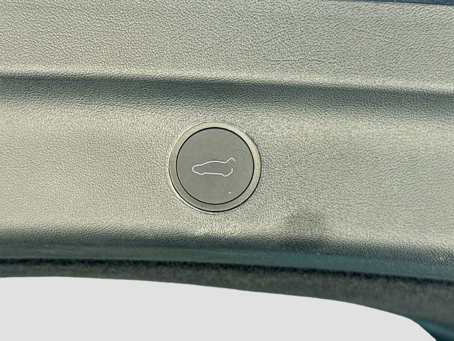 Used 2024 Tesla Model Y Performance AWD/4WD image 13