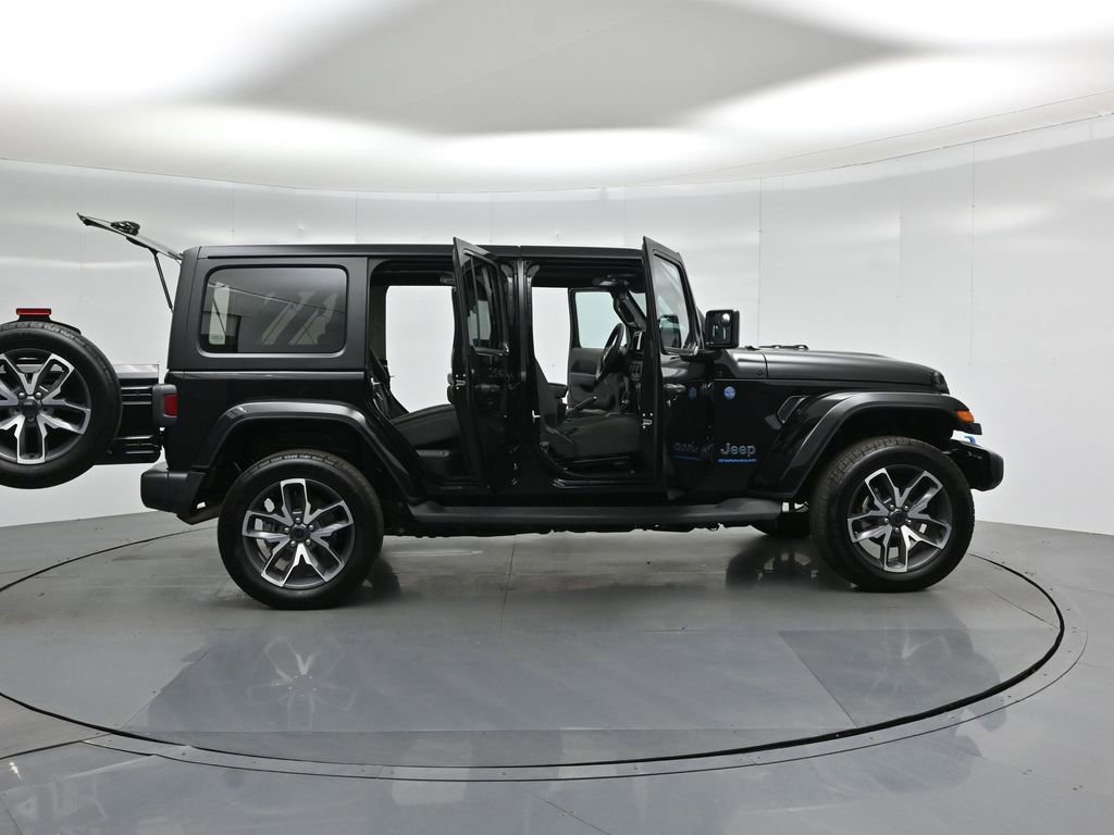 Used 2024 Jeep Wrangler Unlimited AWD/4WD image 5