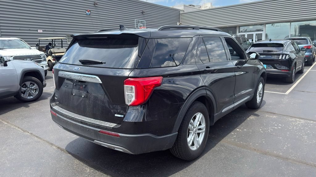 Used 2020 Ford Explorer XLT w/ Equipment Group 202A AWD/4WD image 5