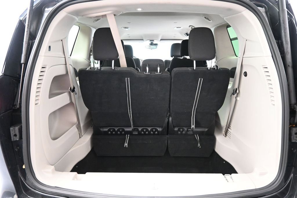 Used 2023 Chrysler Voyager LX FWD image 24