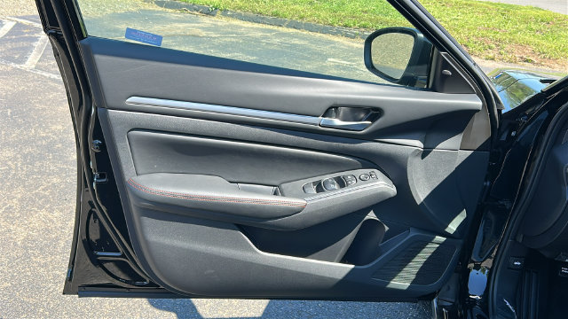 New 2026 Nissan Altima 2.5 SR FWD image 9