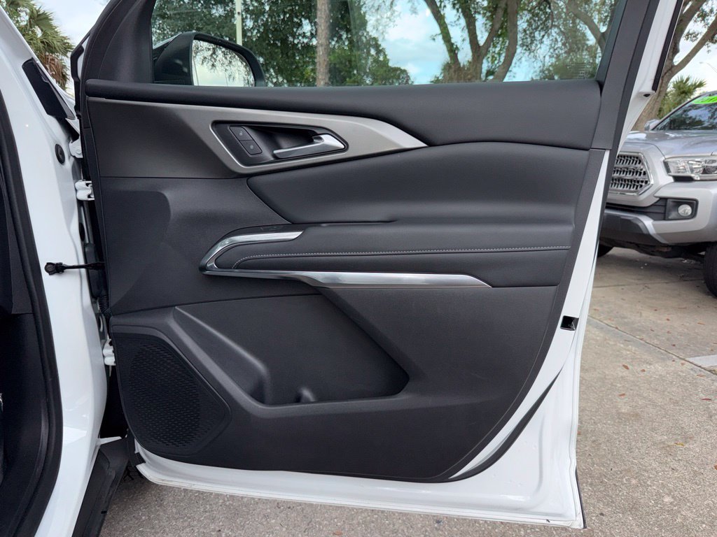 Used 2024 Chevrolet Traverse LT w/ Midnight/Sport Edition FWD image 18