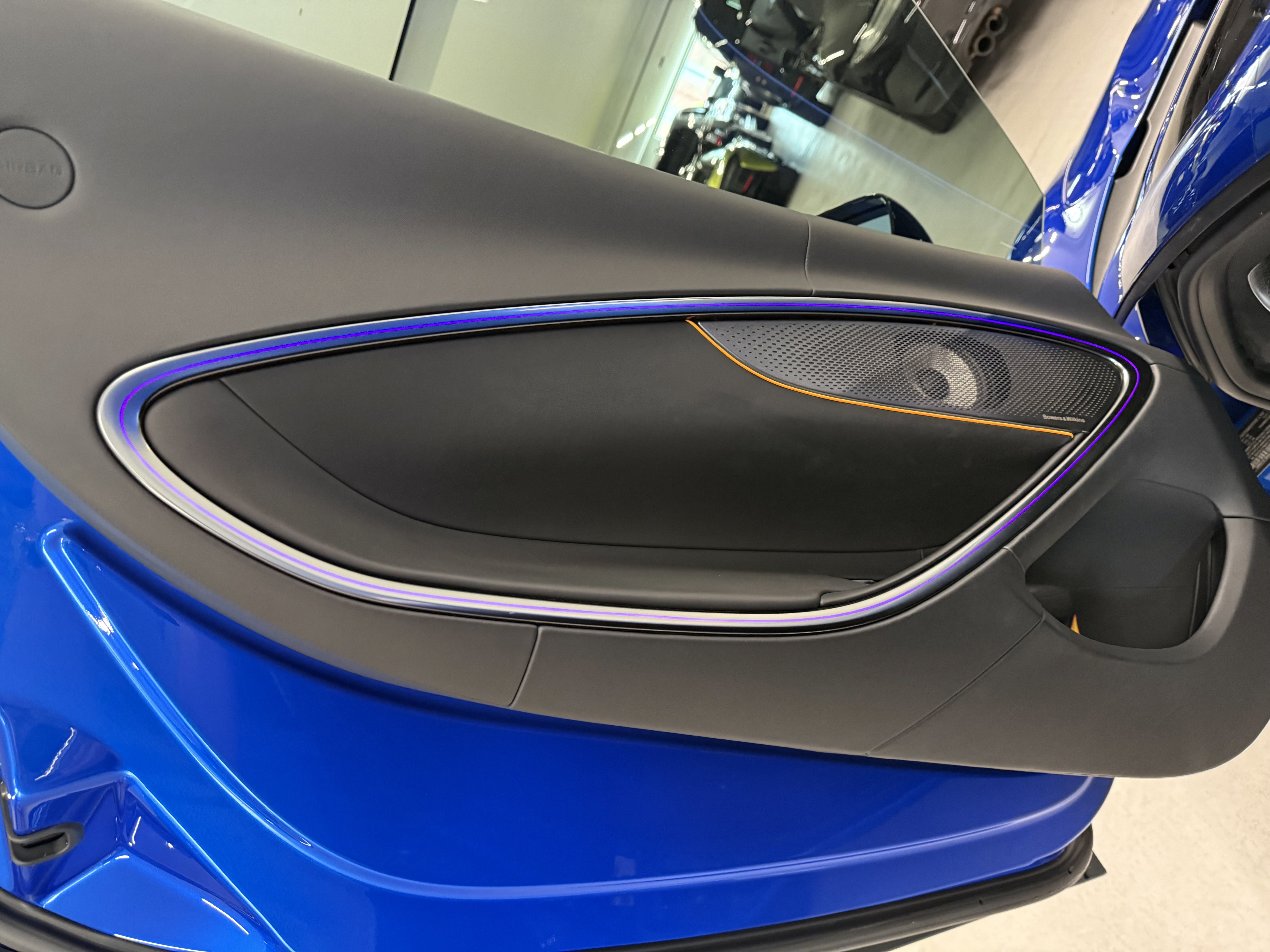 Used 2024 McLaren Artura RWD image 19