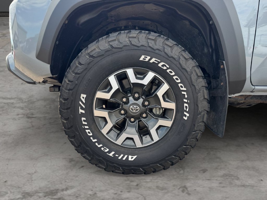 Certified 2019 Toyota Tacoma TRD Off-Road AWD/4WD image 9