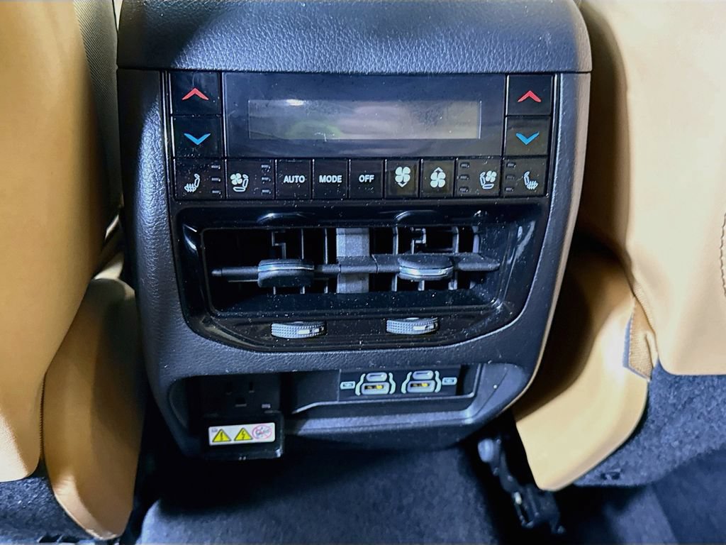 Used 2023 Jeep Grand Cherokee Summit AWD/4WD image 30