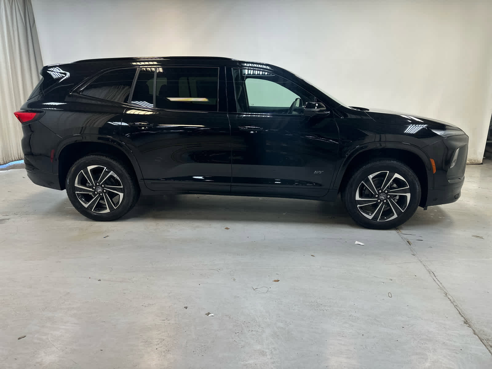 New 2026 Buick Enclave Sport Touring w/ LPO, Floor Liner Package image 9