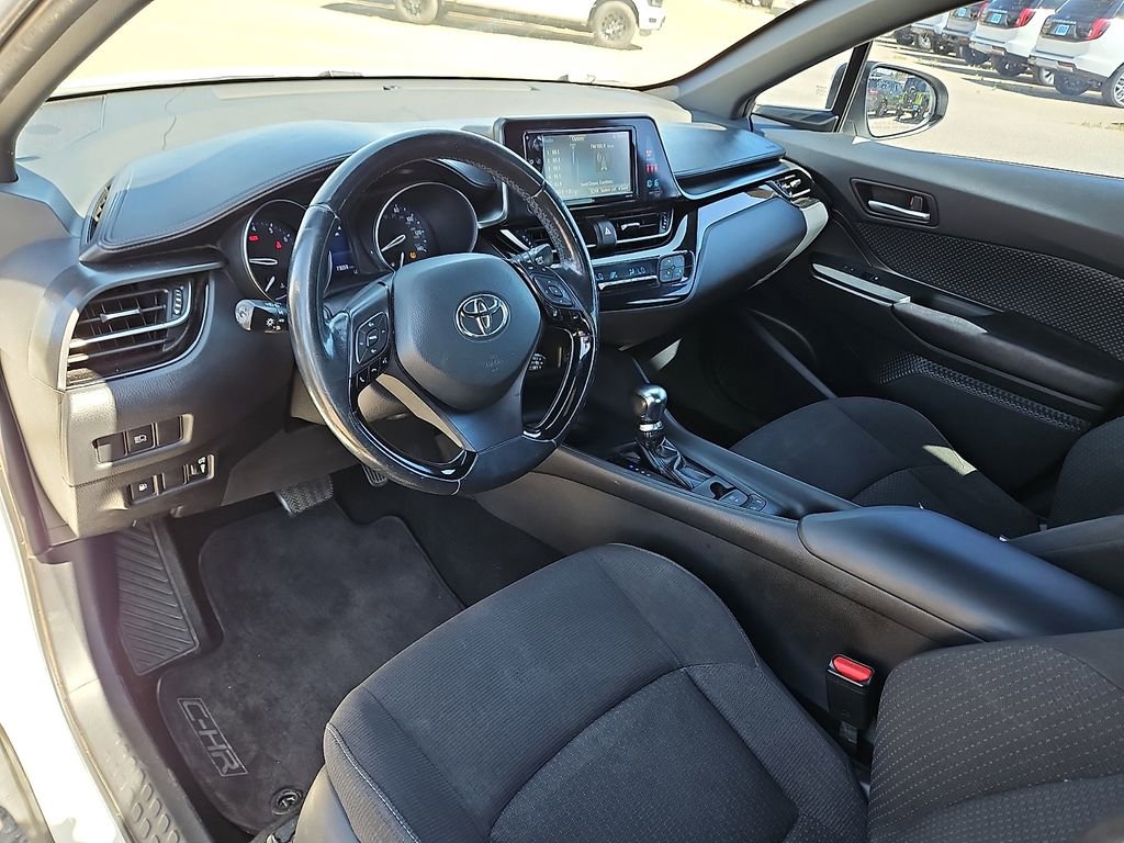 Used 2018 Toyota C-HR XLE FWD image 12