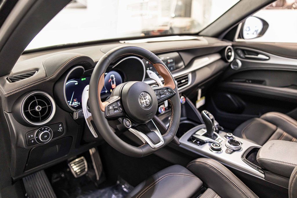 New 2025 Alfa Romeo Stelvio Sprint image 21