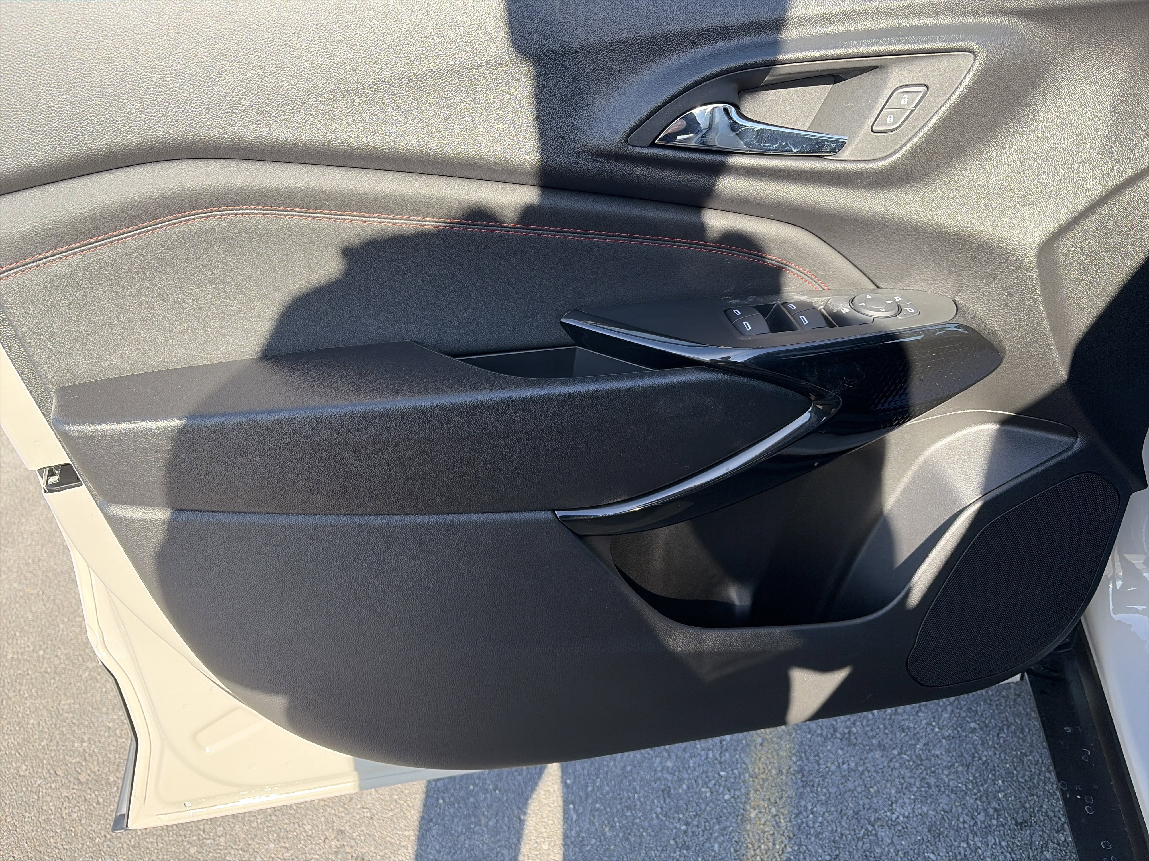 New 2026 Chevrolet Trax RS w/ Sunroof Package image 15