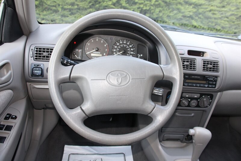 Used 2002 Toyota Corolla LE FWD image 17