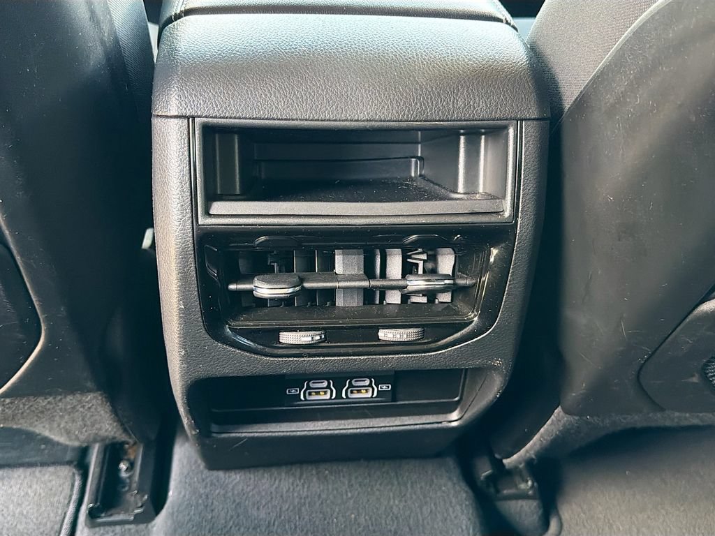 Used 2023 Jeep Grand Cherokee Laredo AWD/4WD image 21