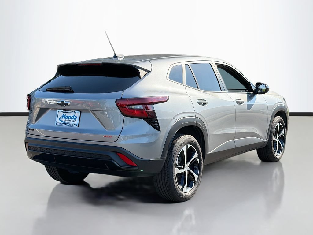 Used 2025 Chevrolet Trax RS w/ Driver Confidence Package FWD image 5