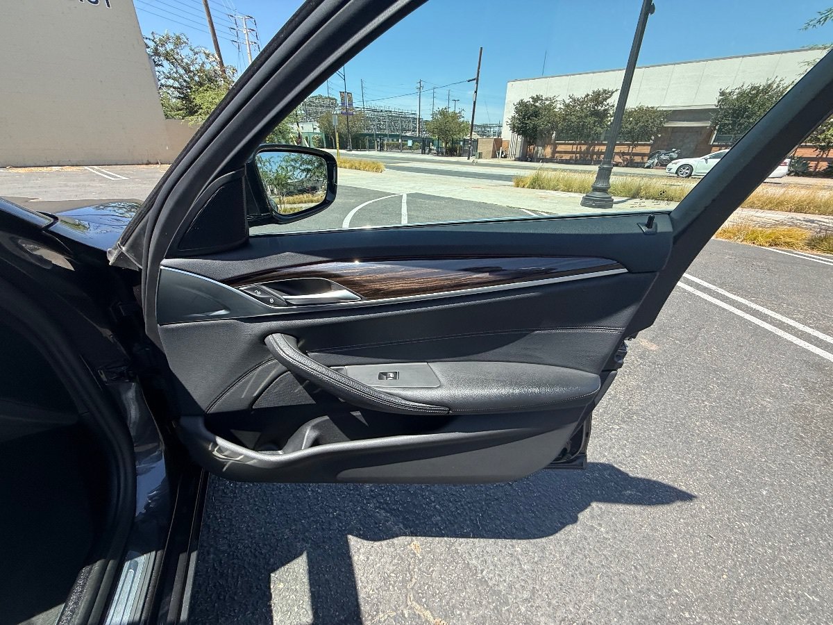 Used 2023 BMW 530e w/ Convenience Package RWD image 15