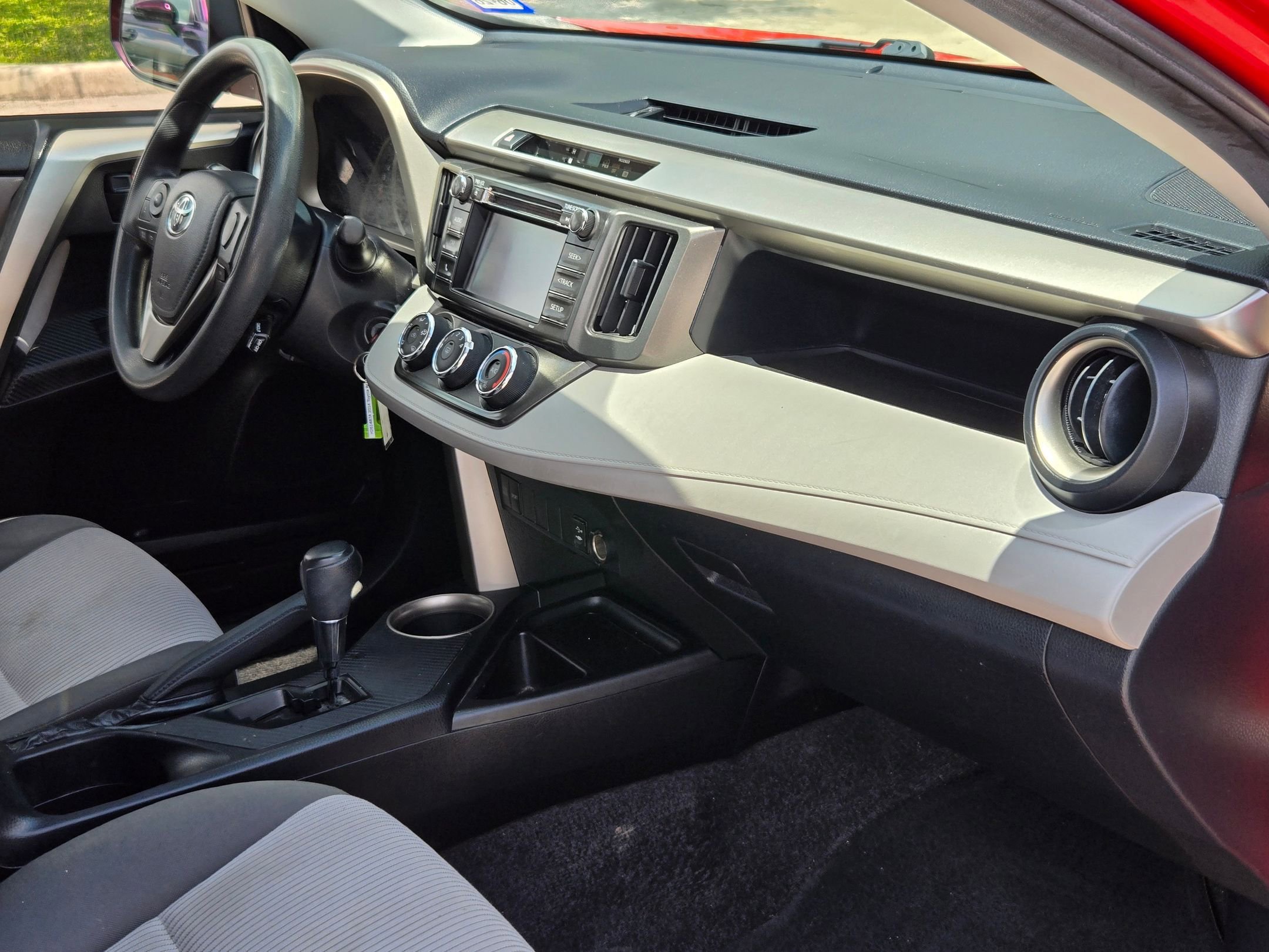 Used 2014 Toyota RAV4 LE FWD image 28