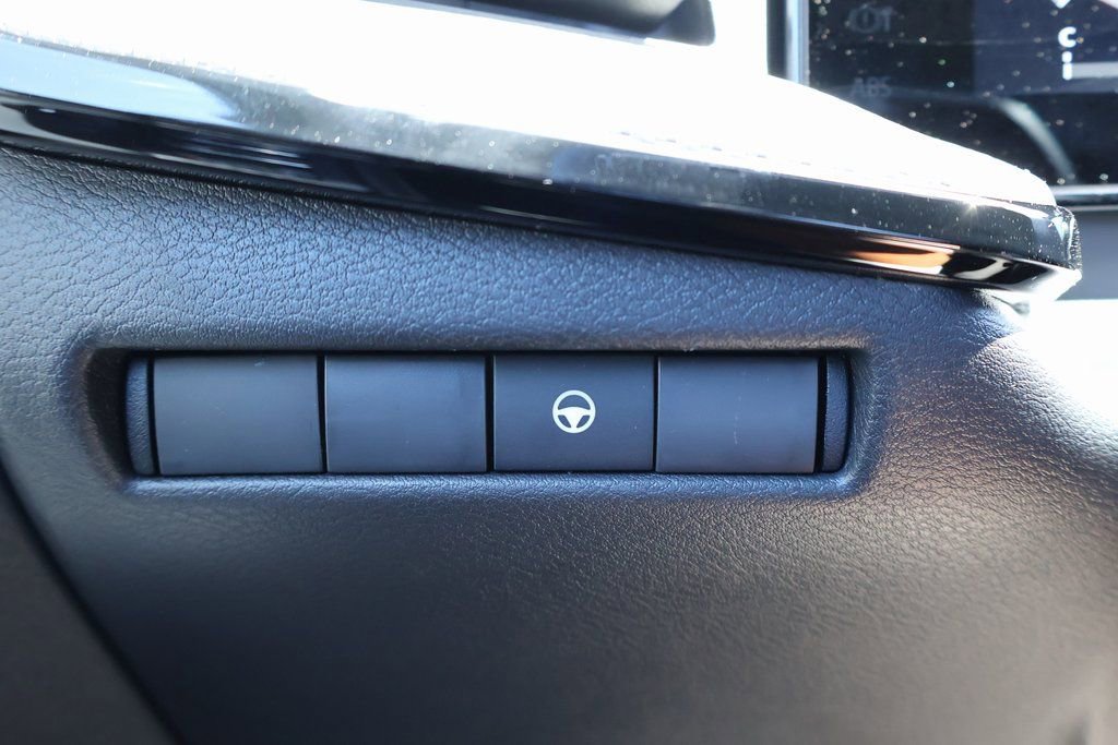 New 2026 Nissan Kicks SR w/ Cold Weather Package image 15