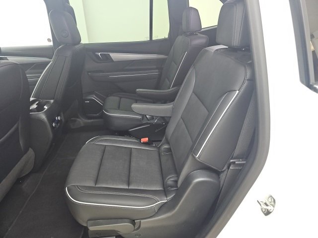 Used 2025 Buick Enclave Preferred image 3