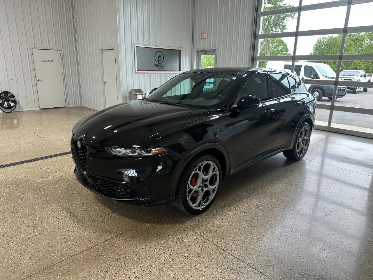 Used 2024 Alfa Romeo Tonale Veloce w/ Premium Interior Package AWD/4WD image 2