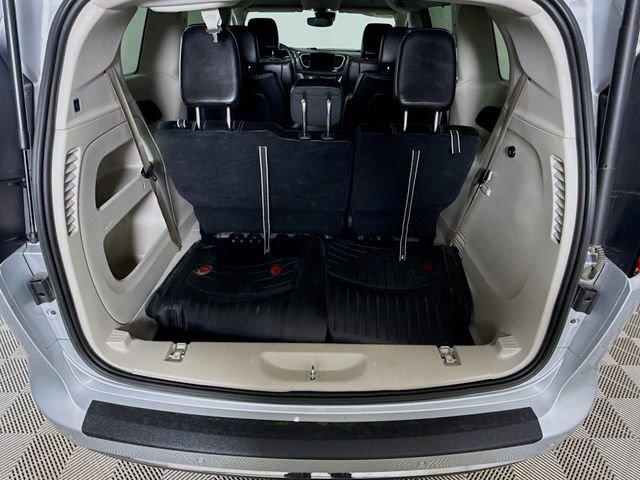 Used 2023 Chrysler Pacifica Touring-L image 23