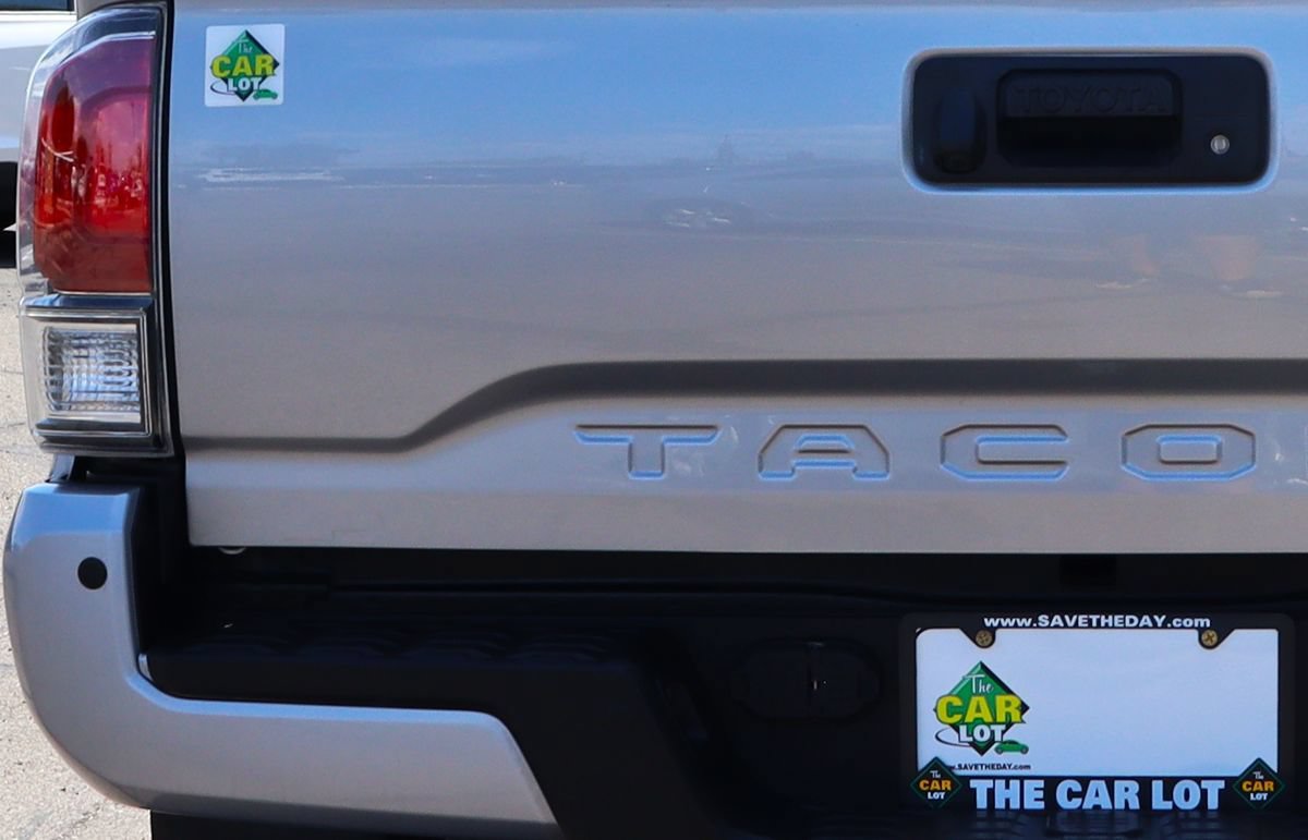 Used 2021 Toyota Tacoma TRD Off-Road w/ Technology Package AWD/4WD image 19