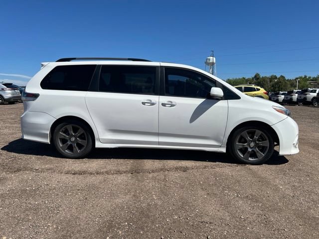 Used 2017 Toyota Sienna SE Premium FWD image 6