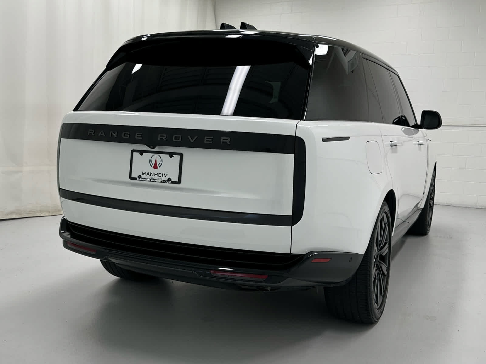Used 2024 Land Rover Range Rover Long Wheelbase Autobiography AWD/4WD image 6