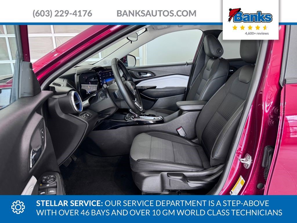 Certified 2025 Chevrolet Trax LT w/ LT Convenience Package image 10