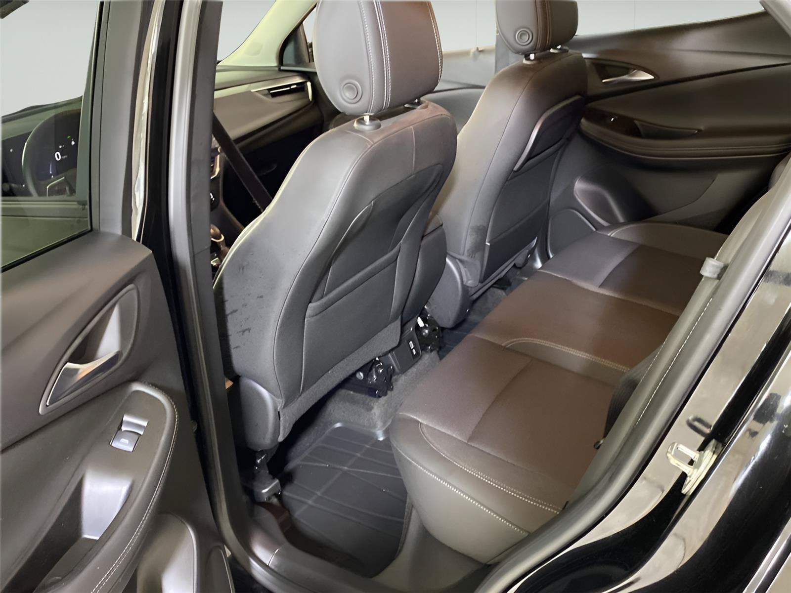 Certified 2024 Buick Encore GX Preferred w/ Comfort Package FWD image 17