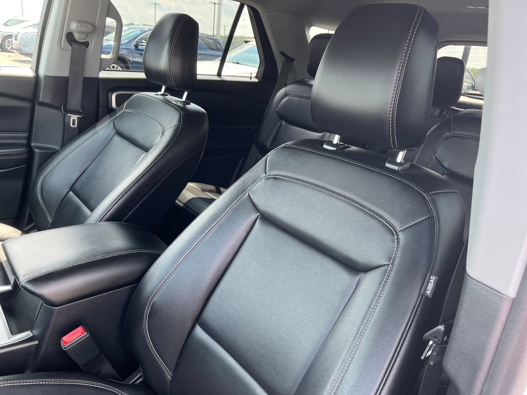 Used 2021 Ford Explorer XLT w/ Equipment Group 202A AWD/4WD image 12