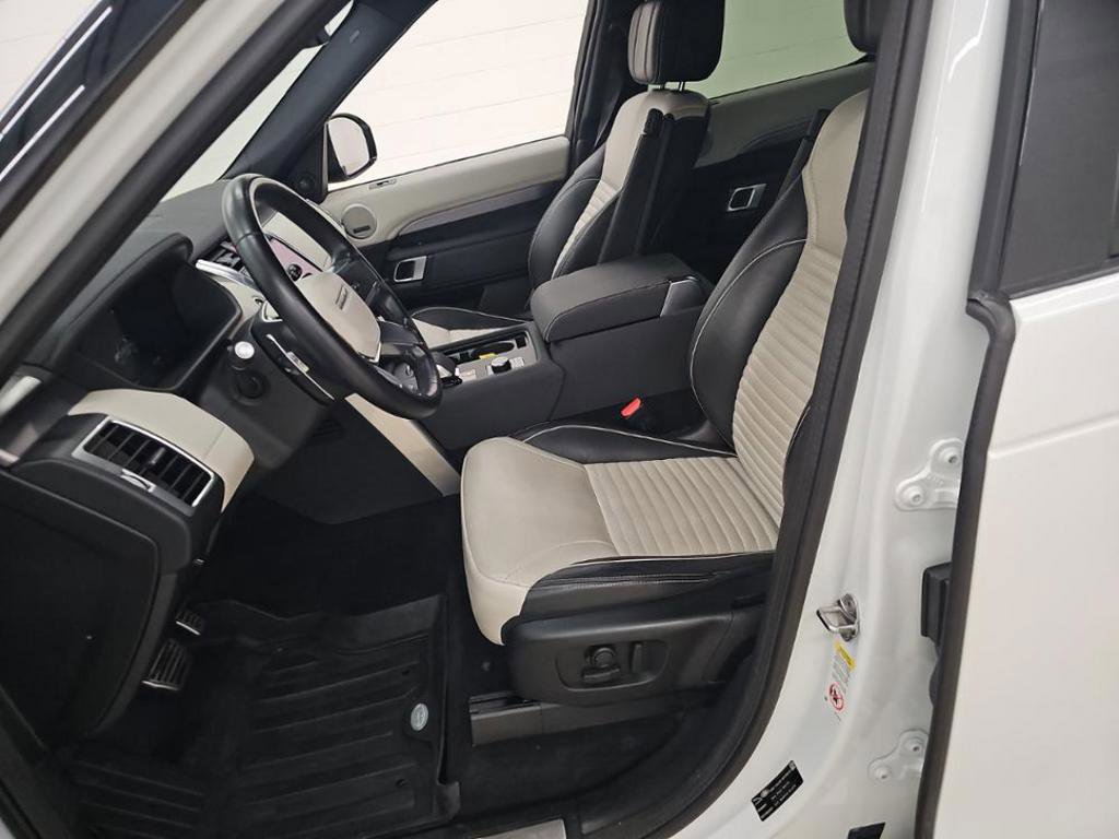 Used 2023 Land Rover Discovery HSE R-Dynamic AWD/4WD image 4