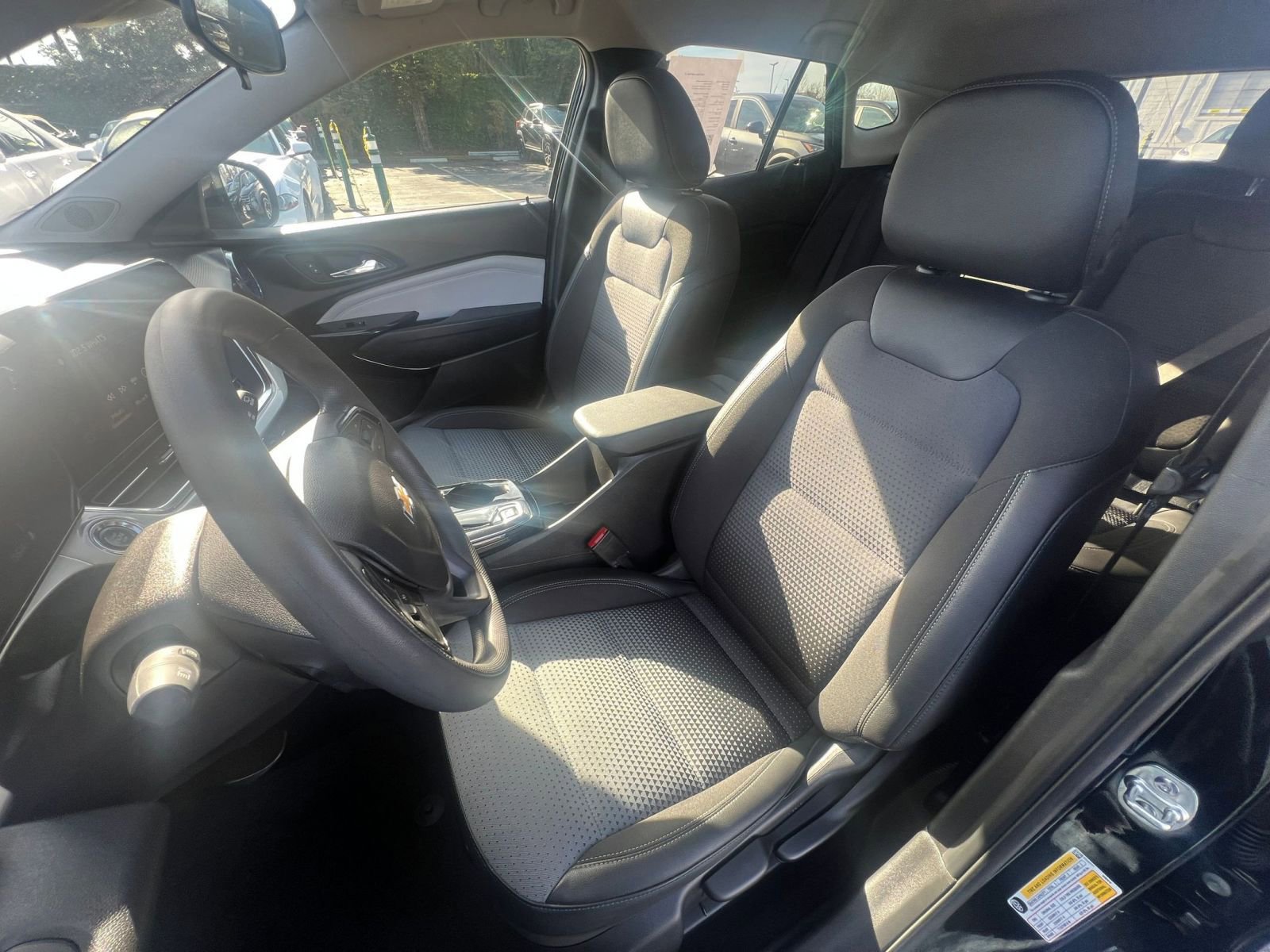 Used 2025 Chevrolet Trax LT image 36