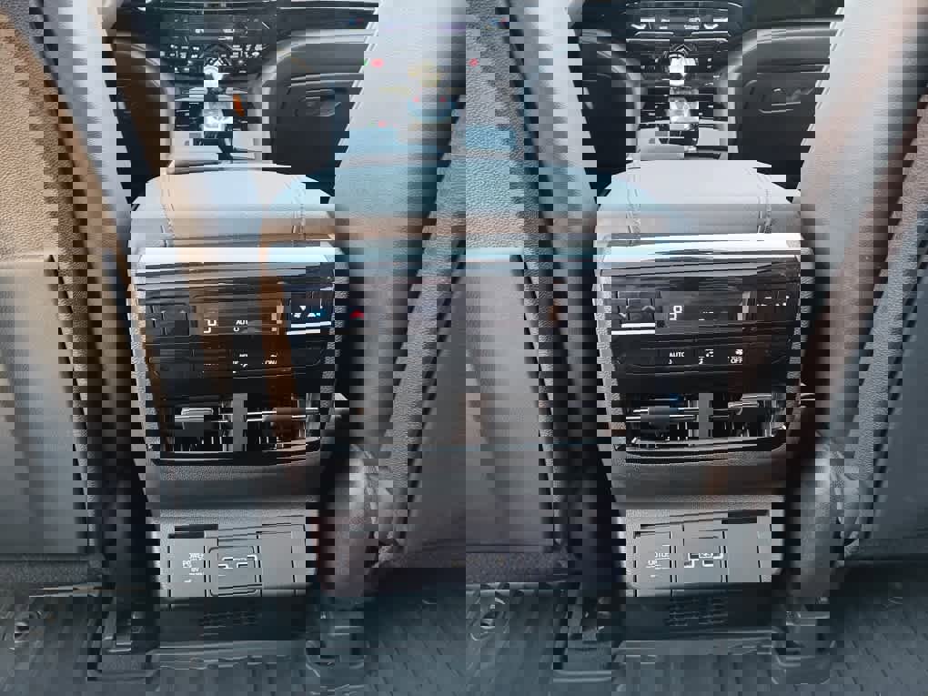 Used 2023 Acura MDX SH-AWD image 14