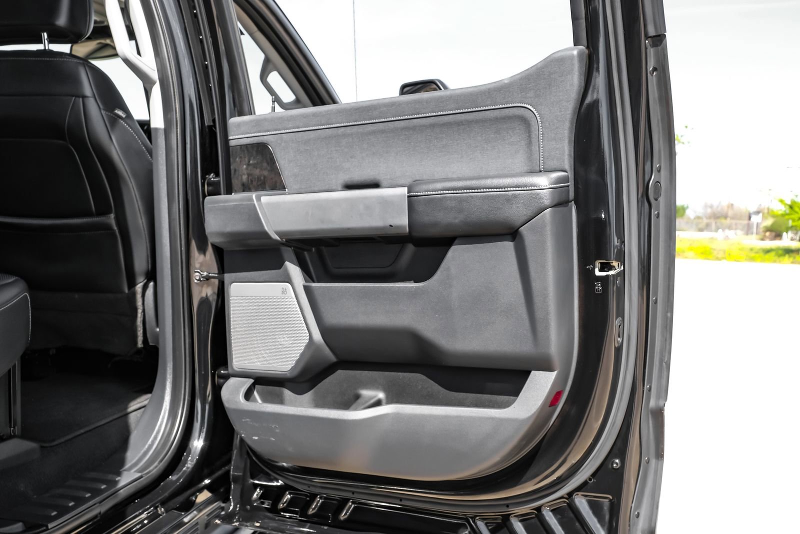 Used 2023 Ford F350 Lariat image 49