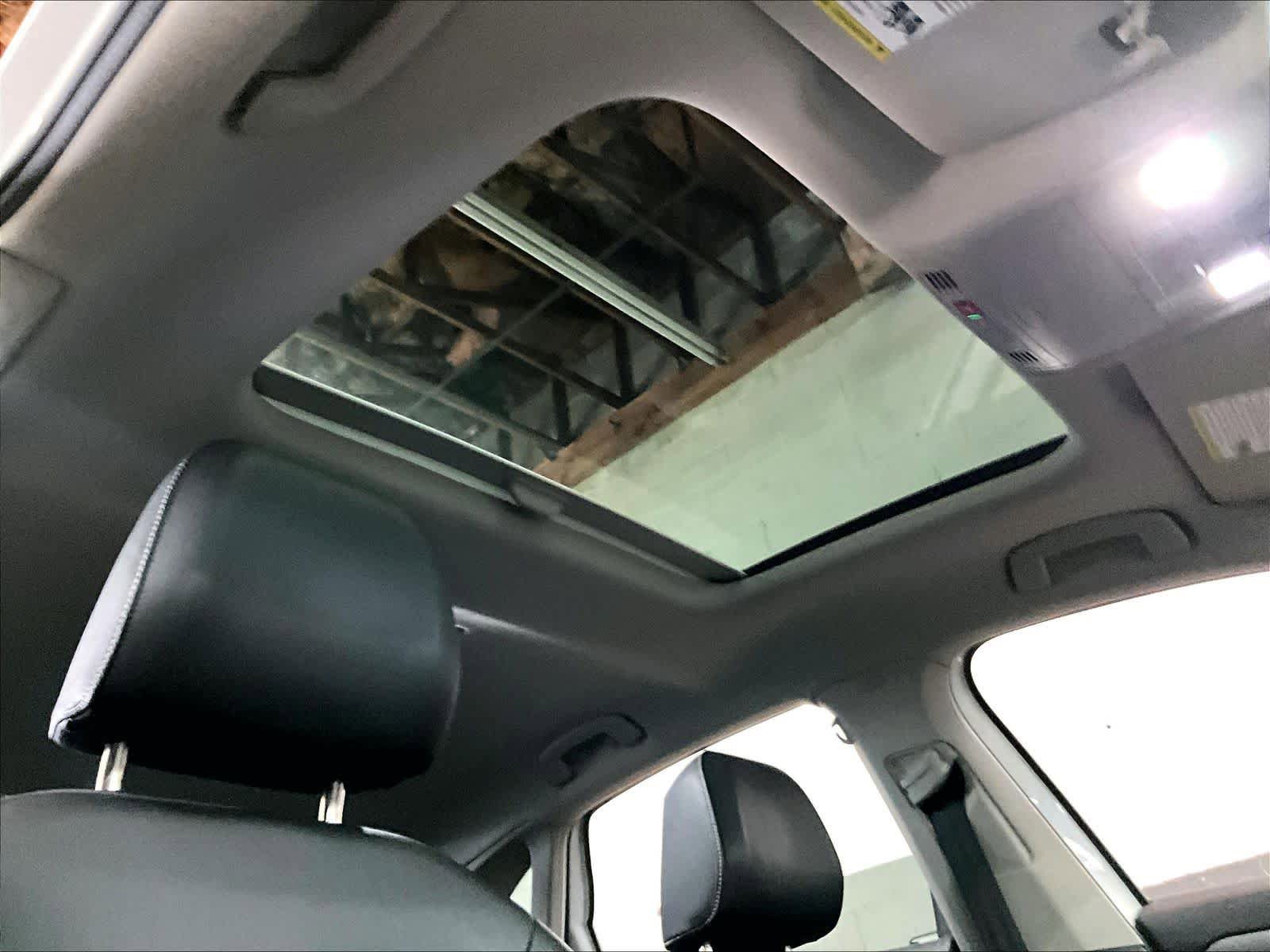 Used 2024 Volkswagen Jetta SE w/ Panoramic Sunroof Package FWD image 23