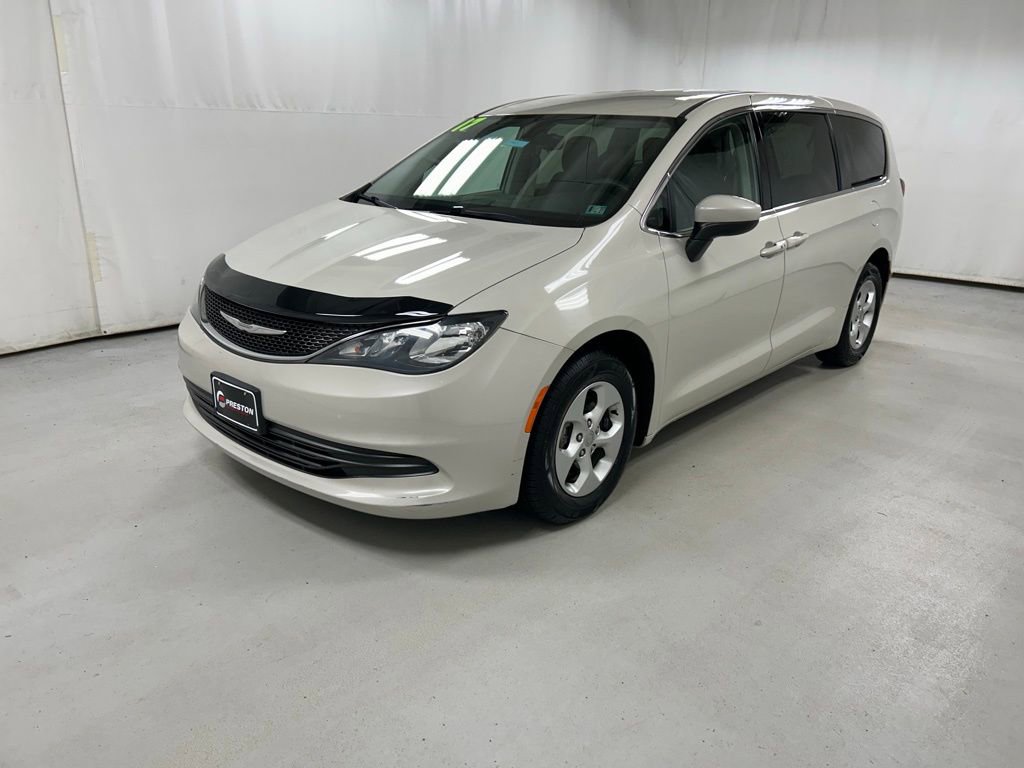 Used 2017 Chrysler Pacifica LX w/ Tire & Wheel Group FWD image 2