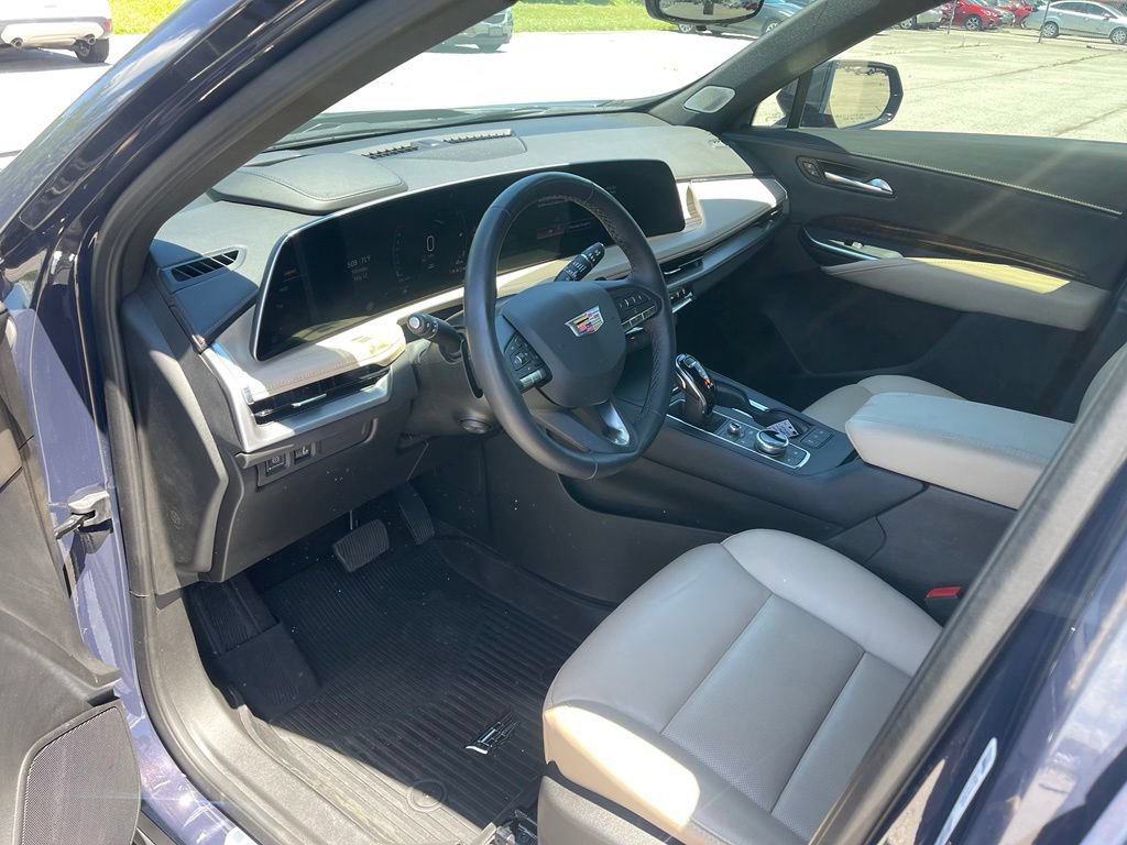 Used 2025 Cadillac XT4 Premium Luxury w/ Technology Package FWD image 13