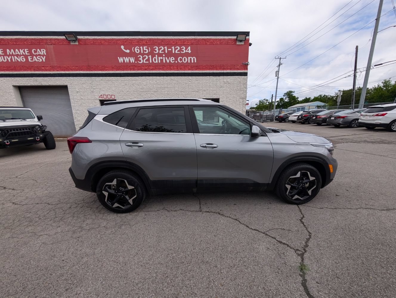 Used 2025 Kia Seltos EX FWD image 5