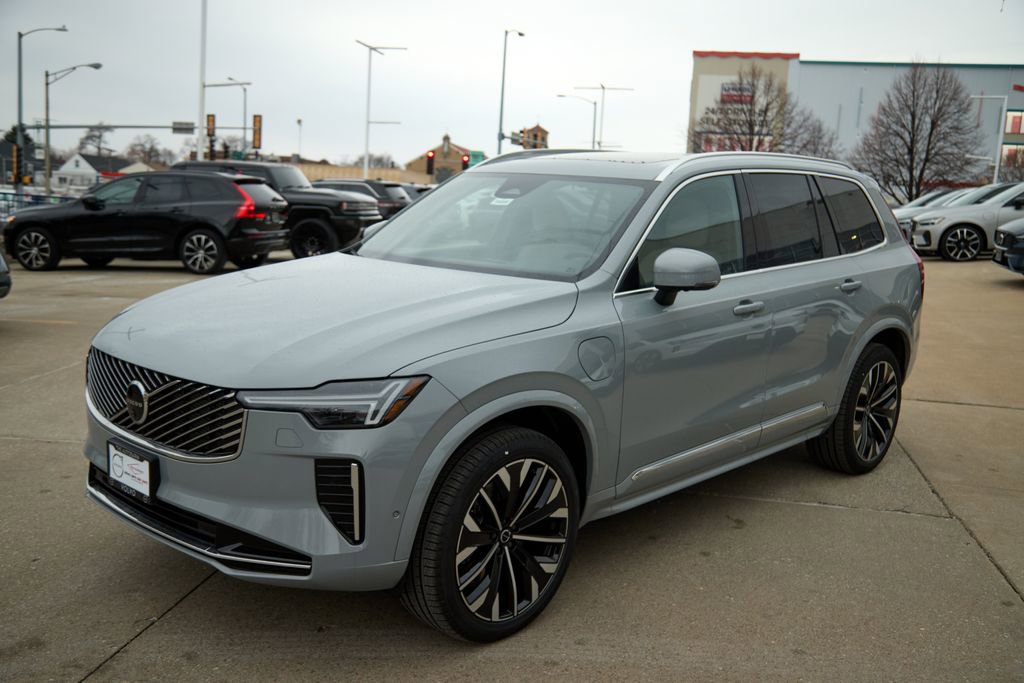 New 2026 Volvo XC90 T8 Plus w/ Protection Package image 6