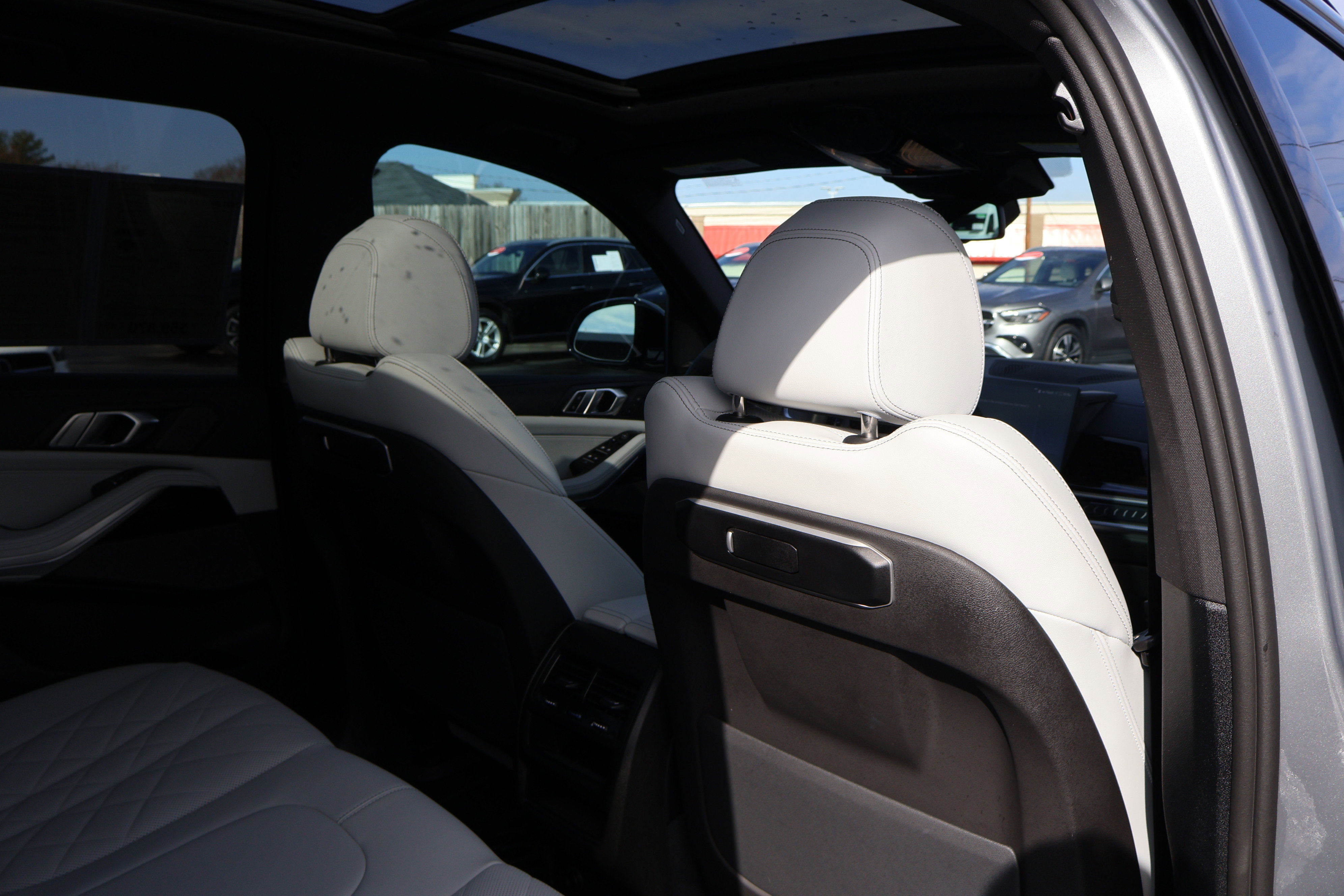 Used 2026 BMW X5 xDrive40i w/ M Sport Package image 26