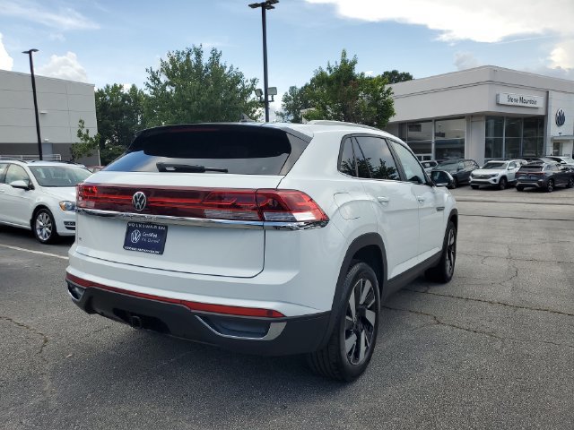 Certified 2025 Volkswagen Atlas Cross Sport SE w/ Panoramic Sunroof Package FWD image 4
