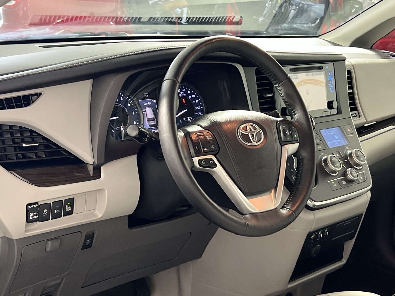 Used 2017 Toyota Sienna XLE w/ XLE Navigation Package FWD image 16