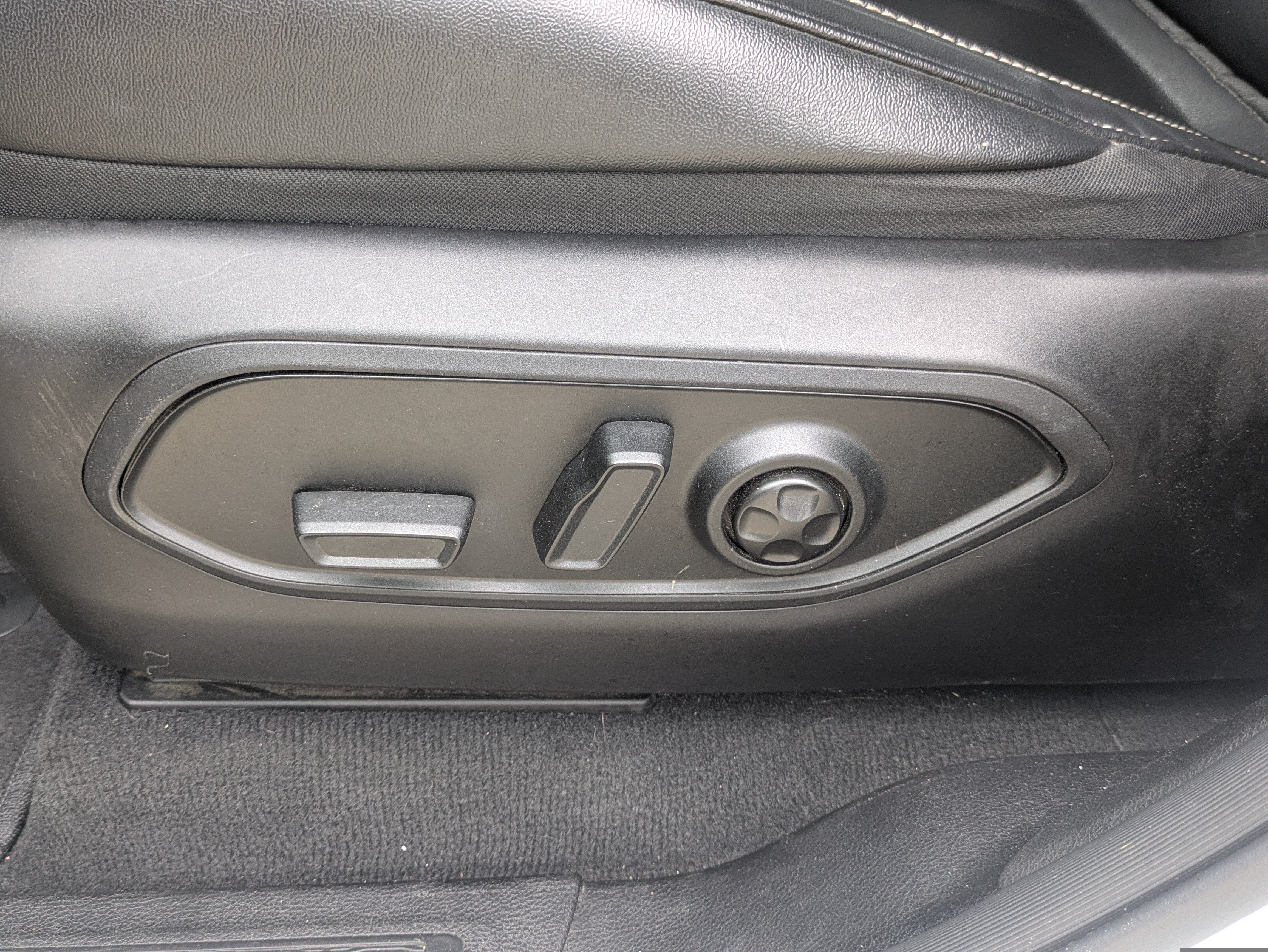 Used 2023 Jeep Grand Cherokee Limited AWD/4WD image 8