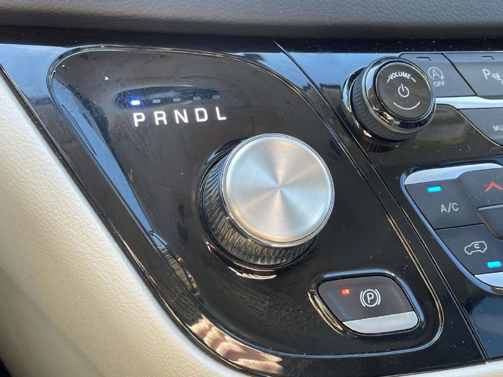 Certified 2023 Chrysler Pacifica Touring-L FWD image 41