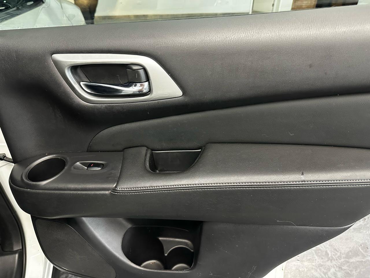 Used 2018 Nissan Pathfinder SV w/ SV Tech Package AWD/4WD image 15