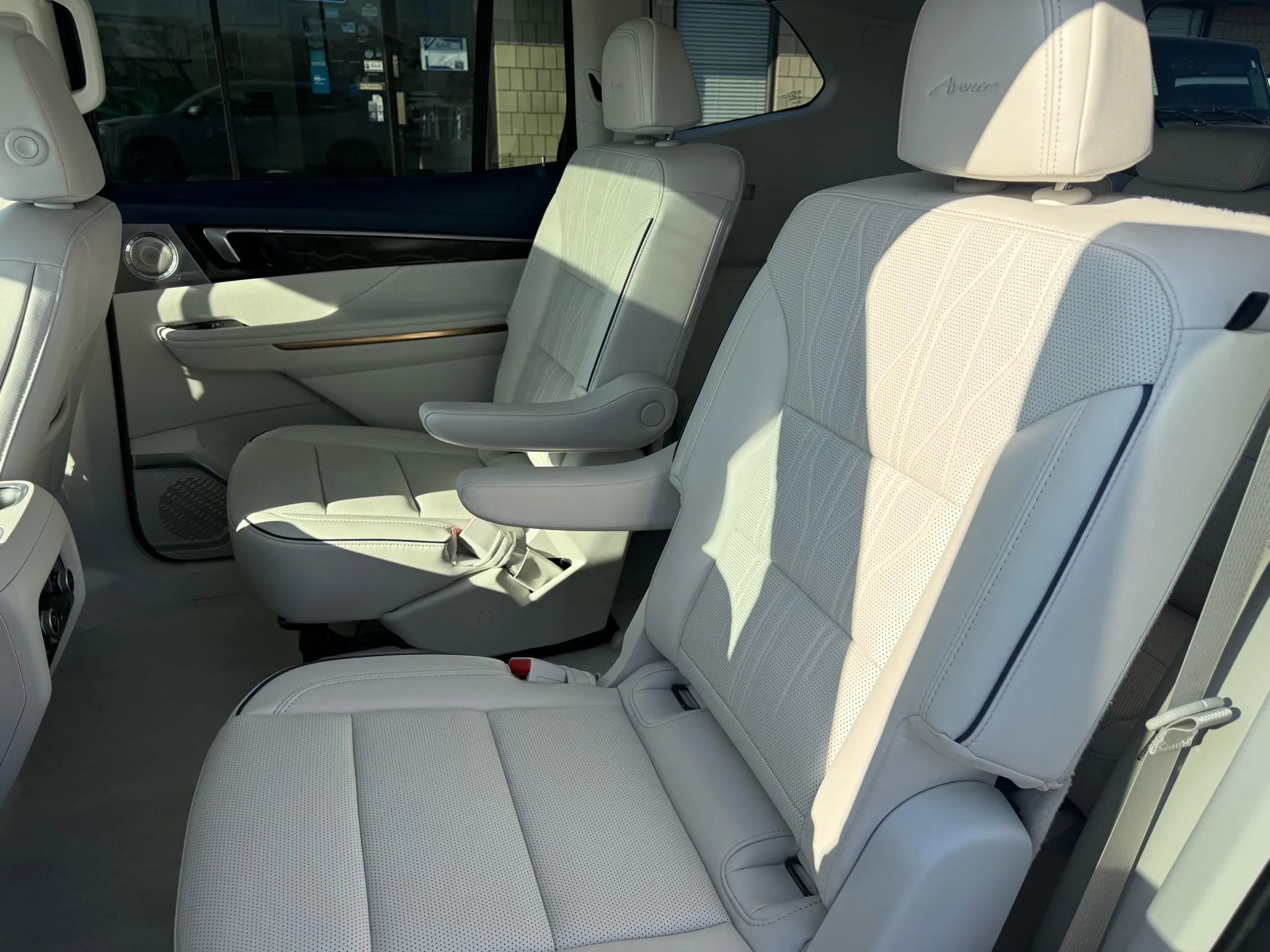 Used 2025 Buick Enclave Avenir w/ Trailering Package, 5000 lbs. image 23