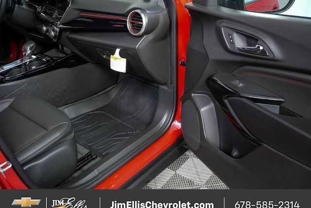 New 2026 Chevrolet Trax RS w/ Sunroof Package FWD image 22