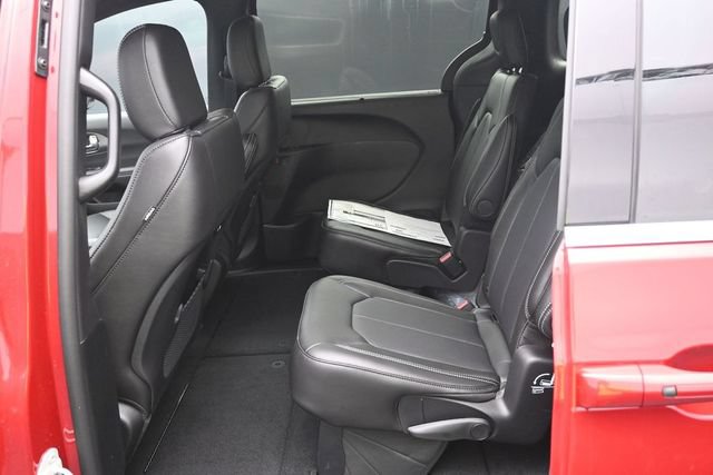 New 2027 Chrysler Pacifica Select AWD/4WD image 28