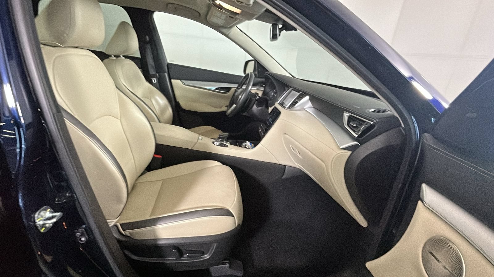 Used 2022 INFINITI QX50 Essential AWD/4WD image 31