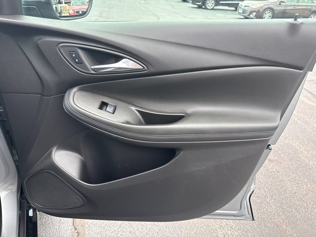 Certified 2025 Buick Encore GX Sport Touring FWD image 34