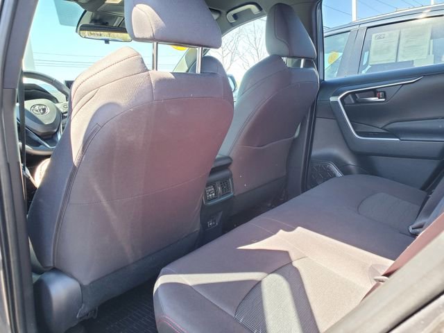 Used 2022 Toyota RAV4 SE image 11